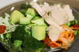 アボカドとヘルシーチキン(むね肉)サラダ【Avocado＆breast chicken】（【ヘルシーだけどボリューム満点 サラダ】Healthy life）