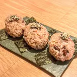 梅おかかクリームチーズむすび（TSUBAKI）