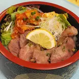 【贅沢2種盛り】炙り牛タン＆ハラミの炙り焼肉丼（魚那 輝）