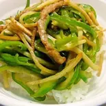 【25】チンジャオロース丼（健康家庭料理 嘗楽）