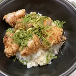 唐揚げ丼(浪花のコロッケいも太郎)
