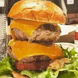 ダブルチーズバーガー（Memphis）