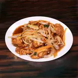 鶏肉と玉ねぎの黒胡椒炒め（珉珉 三宮店）