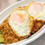 ガパオ炒飯( 牛肉)+ダブル目玉焼き ข้าวกะเพราเนื้อคลุก+ไข่ดาวแฝด(PINTO)