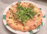 ピッツァ プロシュート ルッコラ(Mano-e-Mano Pizzeria&Trattoria)