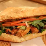 豚バラのスパイス焼きバインミー tbánh mì heo quay（ベトナム料理 アオザイレストラン）