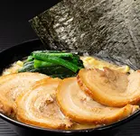 濃厚豚骨家系ラーメンチャーシュ（横浜家系ラーメン春樹 笹塚店）