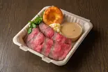 蔵王牛のローストビーフ ヨークシャープティング（THE PUBLIC RED AKASAKA (ザ・パブリック・レッド・アカサカ)）