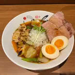 特製スタミナホルモンラーメン「黒」（麺やaube〜おーぶ〜）