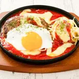 トマトソース煮込みハンバーグ＆目玉焼き（アツアツ！鉄板ハンバーグ 栄店）