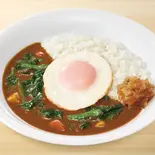 目玉焼きほうれん草カレー Pork Curry Rice w/ Sunny-Side-Up Egg & Spinach(すき家 福岡舞鶴店)