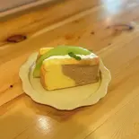 シフォンケーキ 季節のフルーツ添え（Cafe Daisy）