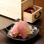 半生かつお節のオニオンスライス(楽が気 新橋本店)