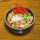 地鶏と温泉玉子のたれ丼（鷹仁 堀江店）
