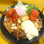 グランドスラムハラミ肉丼【キムチ・ねぎ・温玉・食べるラー油・明太子・タルタル】（【がっつり系スタミナ焼肉丼】本町グランドスラム焼肉）