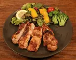 New・皮なし鶏モモ肉のピリ辛ホットグリル(弁当) Spicy grilled Chicken Thigh（筋肉食堂 六本木店）
