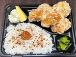金のもも肉弁当 / Fried Chicken Thigh Bento（からあげ金と銀 日本橋店）