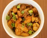 ハンバーグを引き立てる焼鳥（魅惑のハンバーグ丼 仙台店 miwakunohanba-gudonsendaiten）