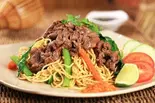 牛肉野菜麺炒め MỲ XÀO BÒ（ベトナム料理チェーサイン2号レストラン）