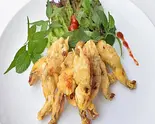 カエルのバター炒め（ベトナム料理店ビーベト Vị Việt）