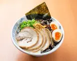 【黒・全部のせ】 博多豚骨らーめん(ハカタラーメンイッシンドウカマタテン)