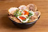 絶品！焼豚玉子飯 焼豚・卵ダブル ダブル（グリルかまくら）