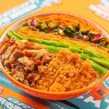 焼肉チキンカツ二種盛りビビンバ（小馋猫烤肉拌饭(シャオチャンマオビビンバ)）