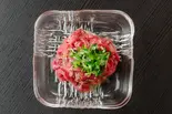 単品炙りユッケ(精肉・卸の肉バルsanoso)