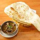 マトンカレーとナン - Mutton Curry and Naan (Indian Curry)（ニュー マリカ）