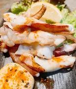 アオリイカの炙りゲソ塩(もんじゃ×鉄板 一八)