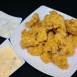 コチュマヨチキンハーフ(骨なし)(大根ピクルス付き)（焼肉韓国料理 東大門）