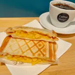 たっぷりコーンのポタージュ風ホットサンド＆ドリンクセット（Coffee Shop伏見店）