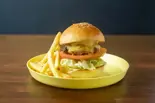 【ミニバーガー】チーズバーガー(ポテト付)（Harema ハンバーガーとコーヒーと）