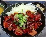 牛ハツ丼（肉酒場ちび九炉）