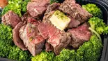 ブロッコリーと極上赤身ステーキ(100g)（ぐるり庵離れ）