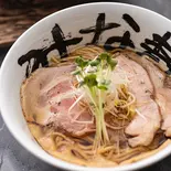人気No. 1染醤油ラーメン（人類みな麺類ネクストブランド-みな麺セブンパーク天美店）