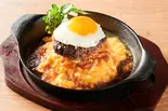 和牛ハンバーグ＆目玉焼きオム（肉オムライス専門店 肉とたまご日本橋店）