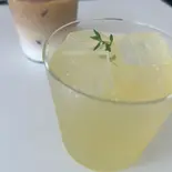 発酵シロップのソーダ割（CAFE ＆ DELI pono）