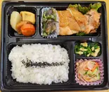 肉弁当(日替わり)（こみゅにてぃかふぇ和）