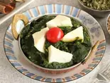 ホウレンソウチーズカレーとナンのセット Spinach Cheese Curry（クイーン・ガーデン）