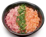 【まぐろ人気No.1】まぐろとサーモンのねぎトロ丼（海鮮丼の駅前 心斎橋店）