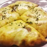 牧場が見えるチーズナン（インディアンキッチンRASOI）