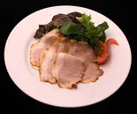 【国産豚ロース肉】特製焼き豚200g(タレ、からし付き)/Grilled Pork Loin (200g, with Sauce and Mustard)（はり重 道頓堀本店）