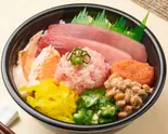爆盛丼 (5)（魚丼 北千住本店）
