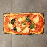 スクエアマルゲリータ  SQUARE MARGHERITA(1~2人前)（窯焼きピッツァUfufu蒲田）