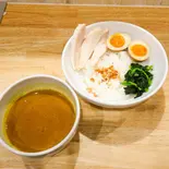 DX豚骨チキンカレー(フライドオニオン、ほうれん草、味玉1個、しっとり国産鶏胸肉3枚)（ラーメン屋が本気でカレー作ってみた。）