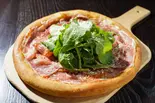 スペイン産生ハム&ルッコラのピザ(ウルフギャング・パック キッチン+バー 武蔵小杉店)