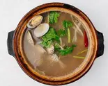 アサリの香味スープ harbal clam soup（マレーシア屋台料理 ちりばり 五反田本店）