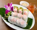これぞ!エビとアボカドの生春巻き(2本)Two fresh spring rolls of shrimp and avocad)(SAPANA赤坂見附店(アジアンダイニング&バー))