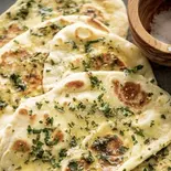 ガーリックナン(Garlic nan)（ネパールインドレストランマナスル）